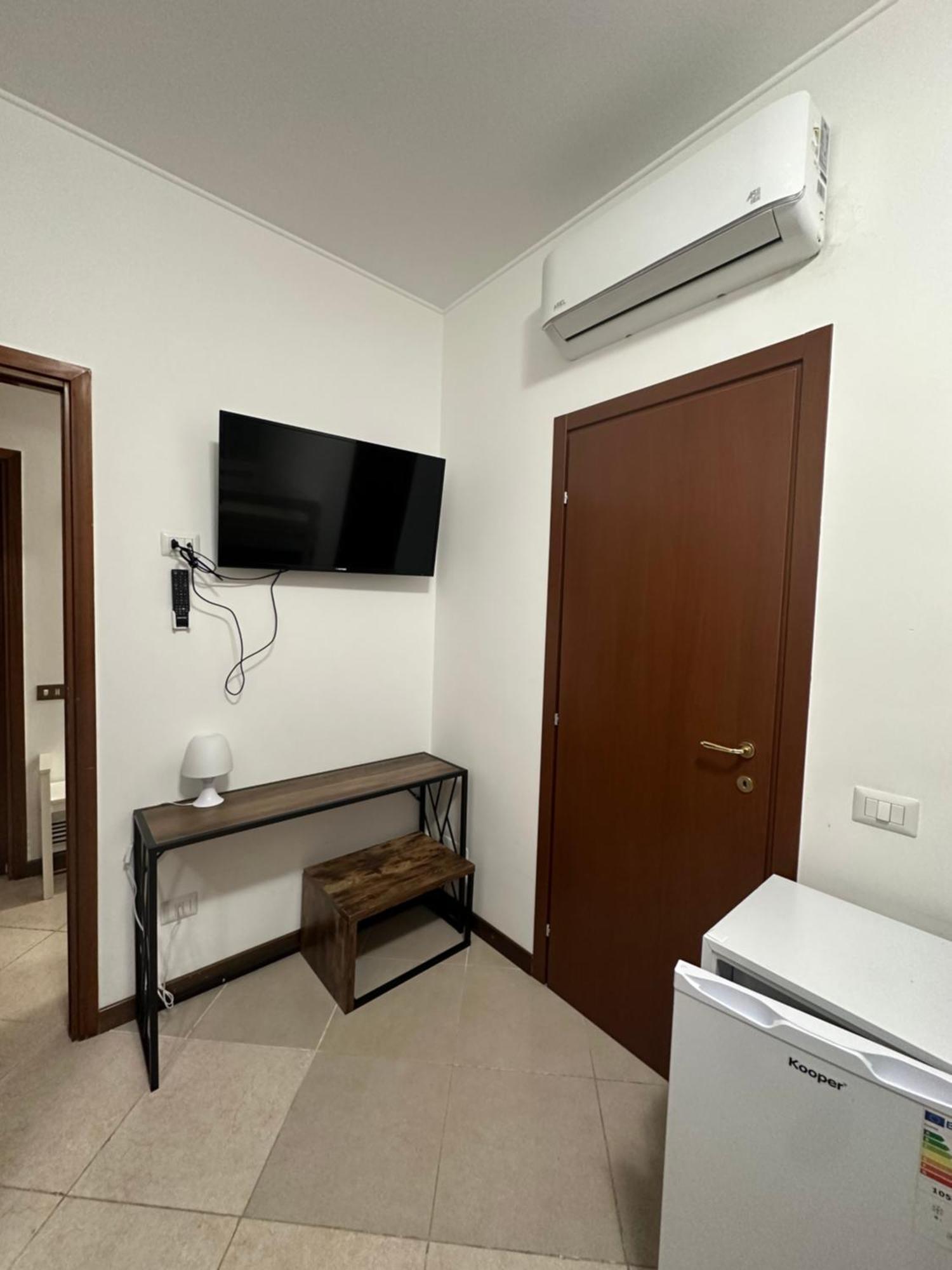 Gigli, Rooms Con Cucina In Comune E Terrazza Mailand Exterior foto